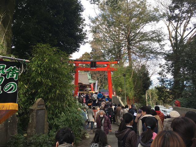 白笹稲荷神社初午祭の参拝列
